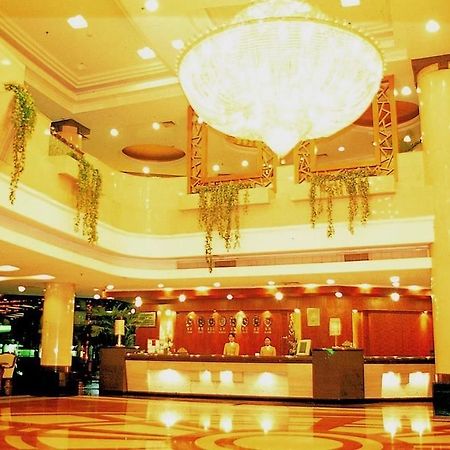 Crown Hotel Wuhan Luaran gambar