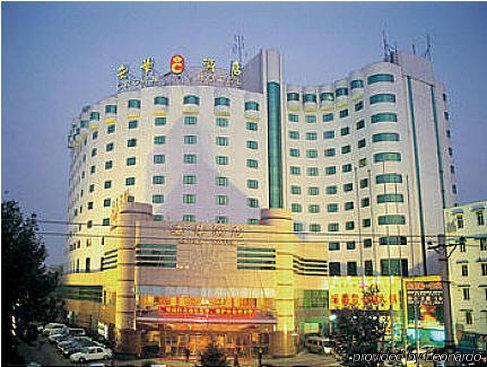 Crown Hotel Wuhan Luaran gambar