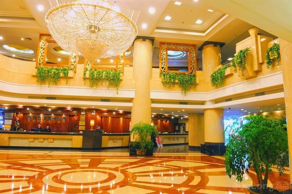 Crown Hotel Wuhan Luaran gambar