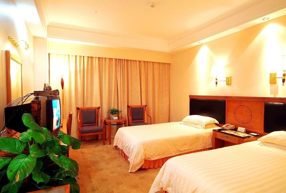 Crown Hotel Wuhan Luaran gambar