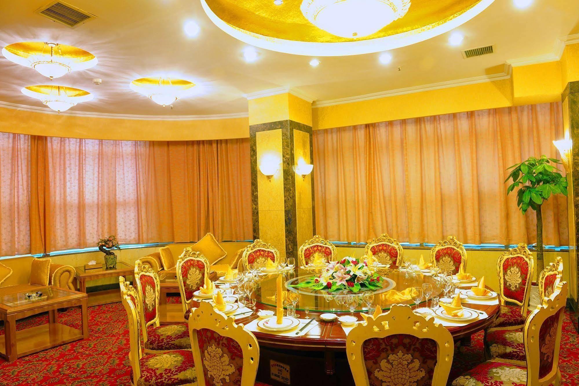 Crown Hotel Wuhan Luaran gambar