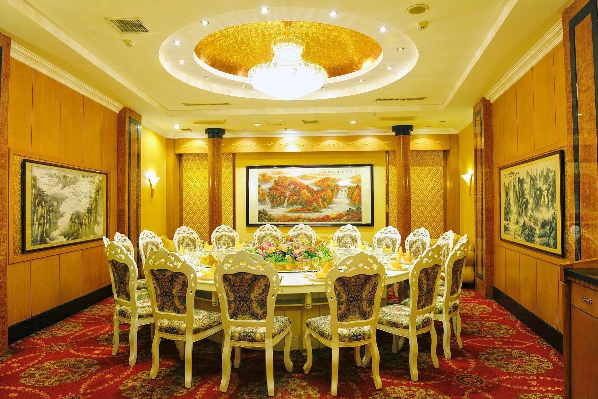 Crown Hotel Wuhan Luaran gambar