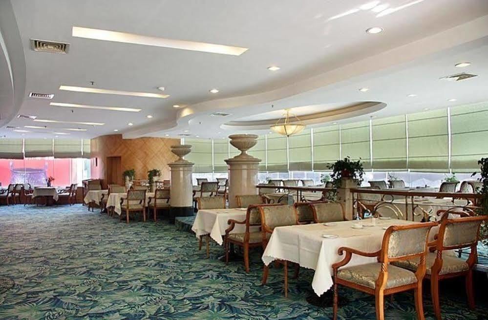 Crown Hotel Wuhan Luaran gambar