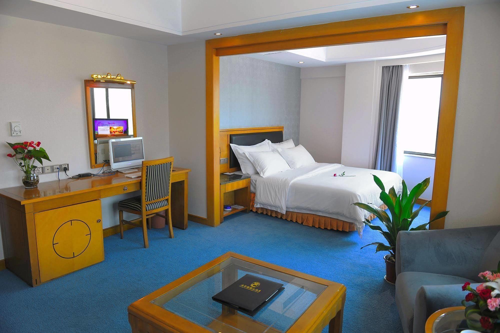 Crown Hotel Wuhan Luaran gambar