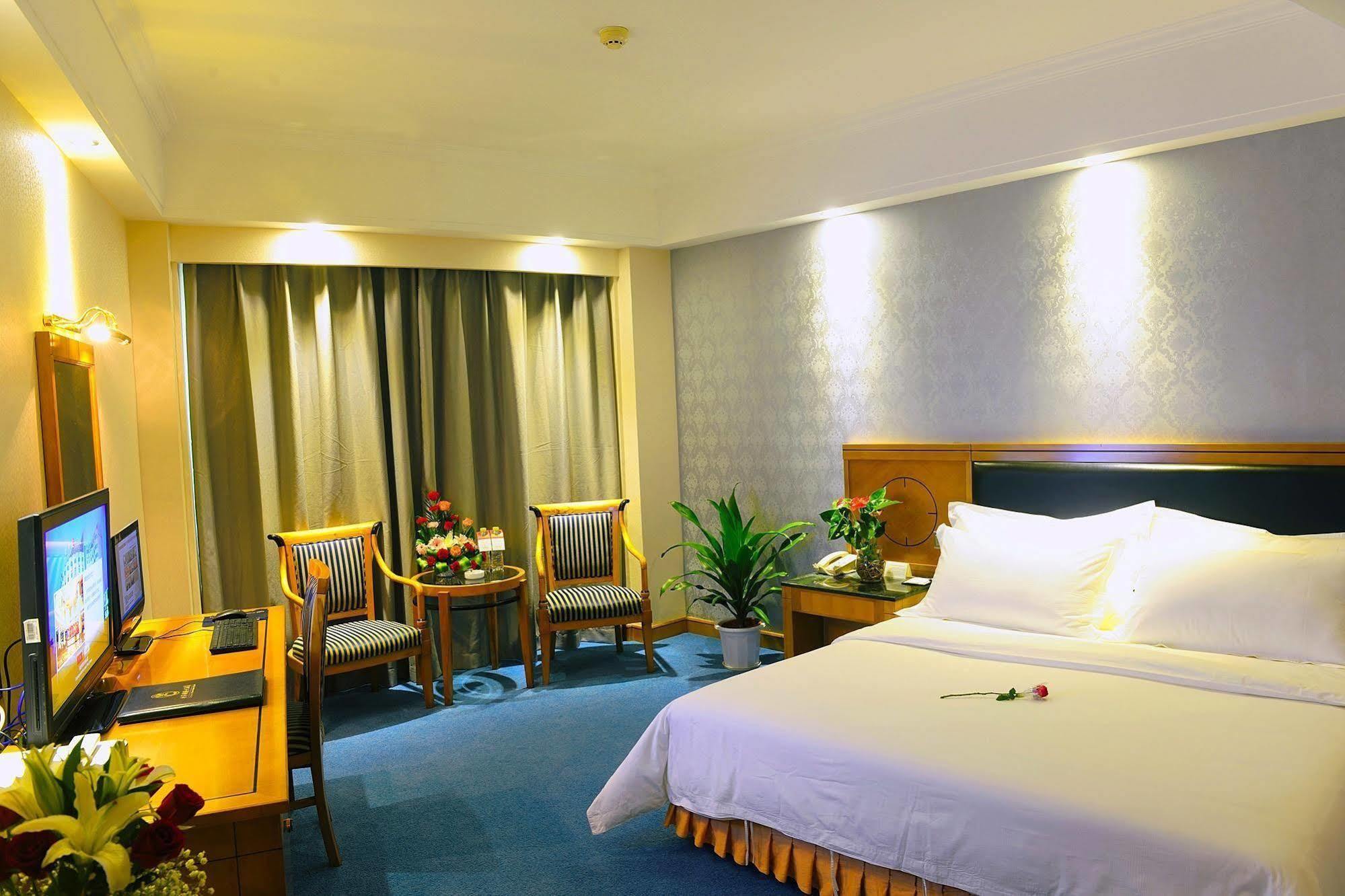 Crown Hotel Wuhan Luaran gambar
