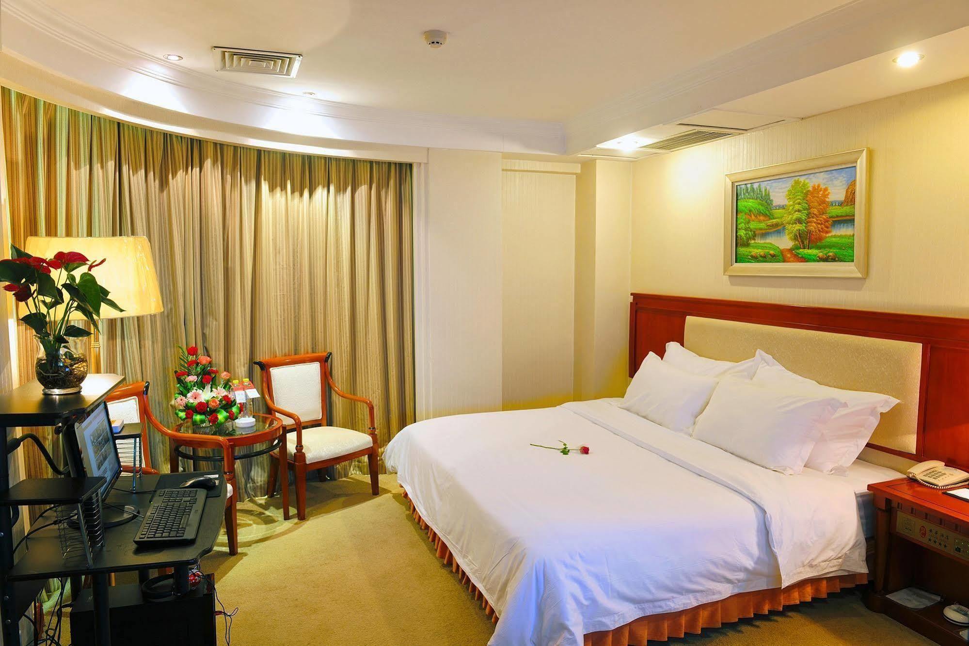 Crown Hotel Wuhan Luaran gambar