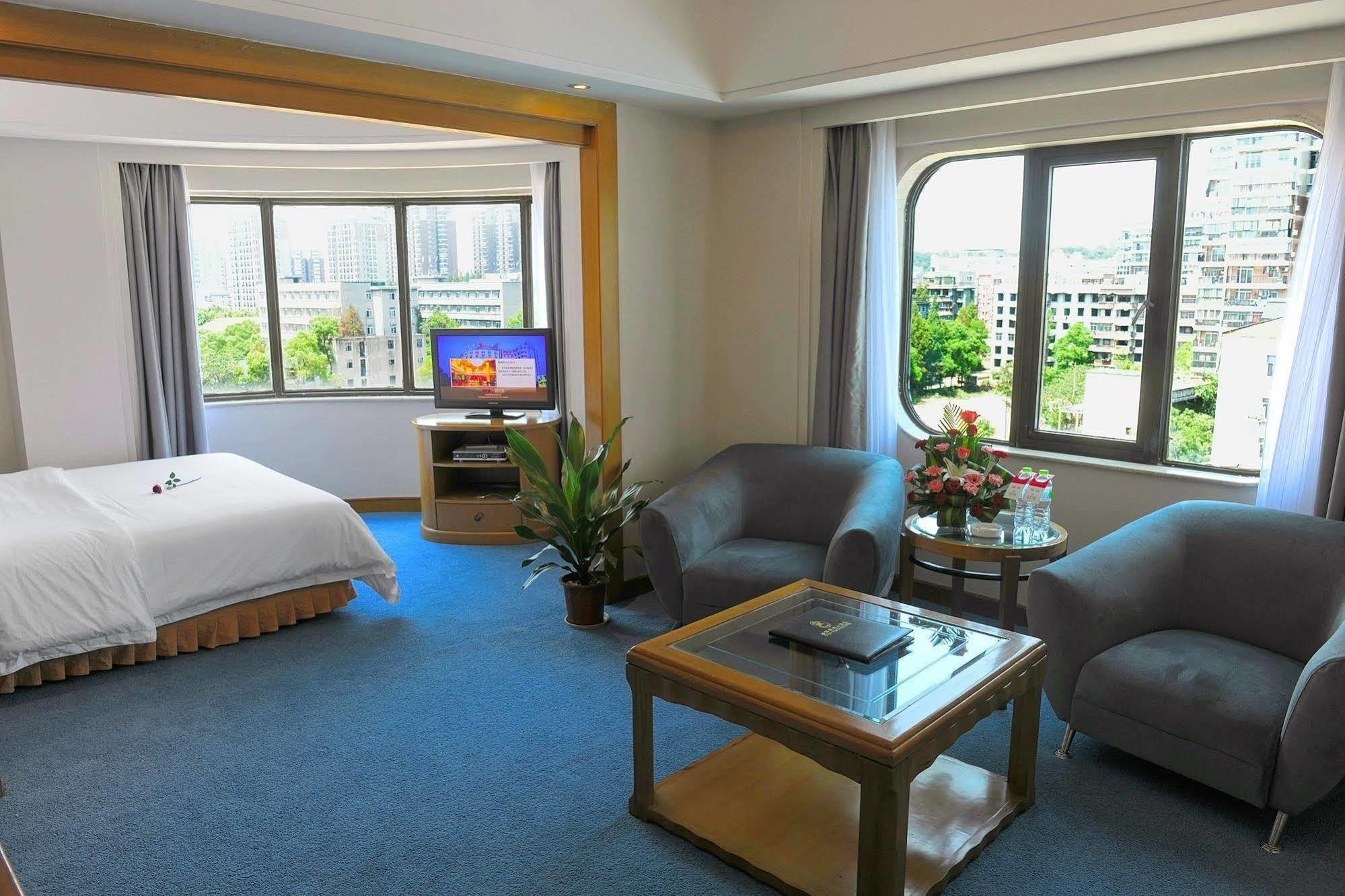 Crown Hotel Wuhan Luaran gambar