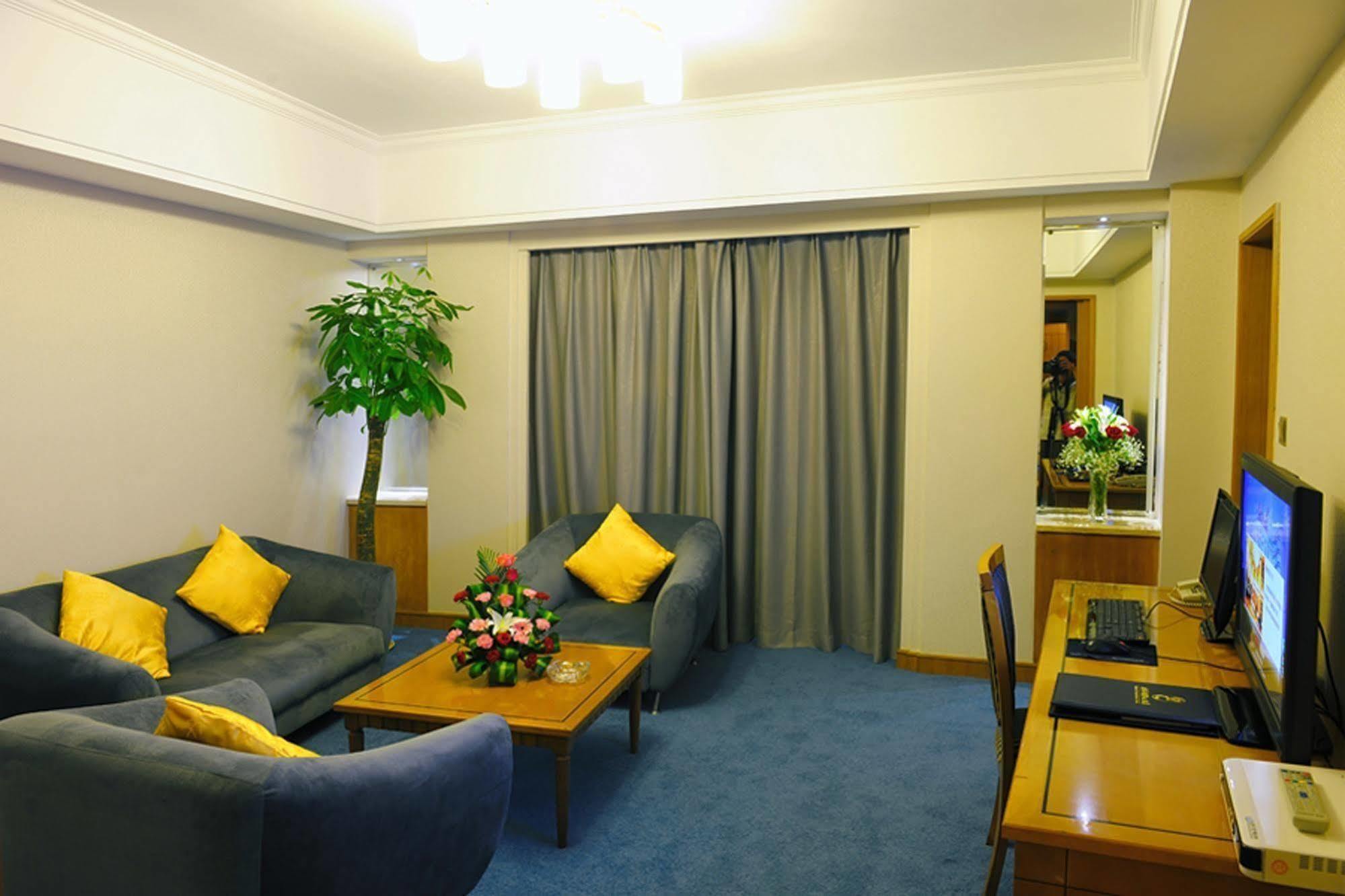 Crown Hotel Wuhan Luaran gambar