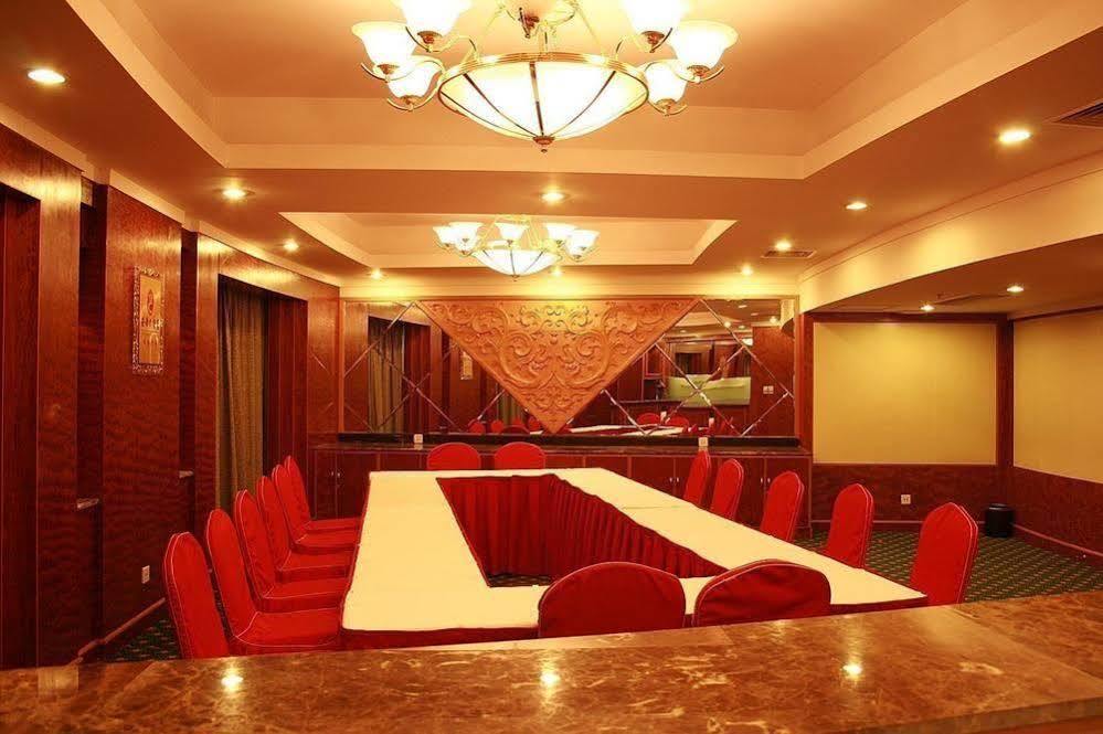 Crown Hotel Wuhan Luaran gambar